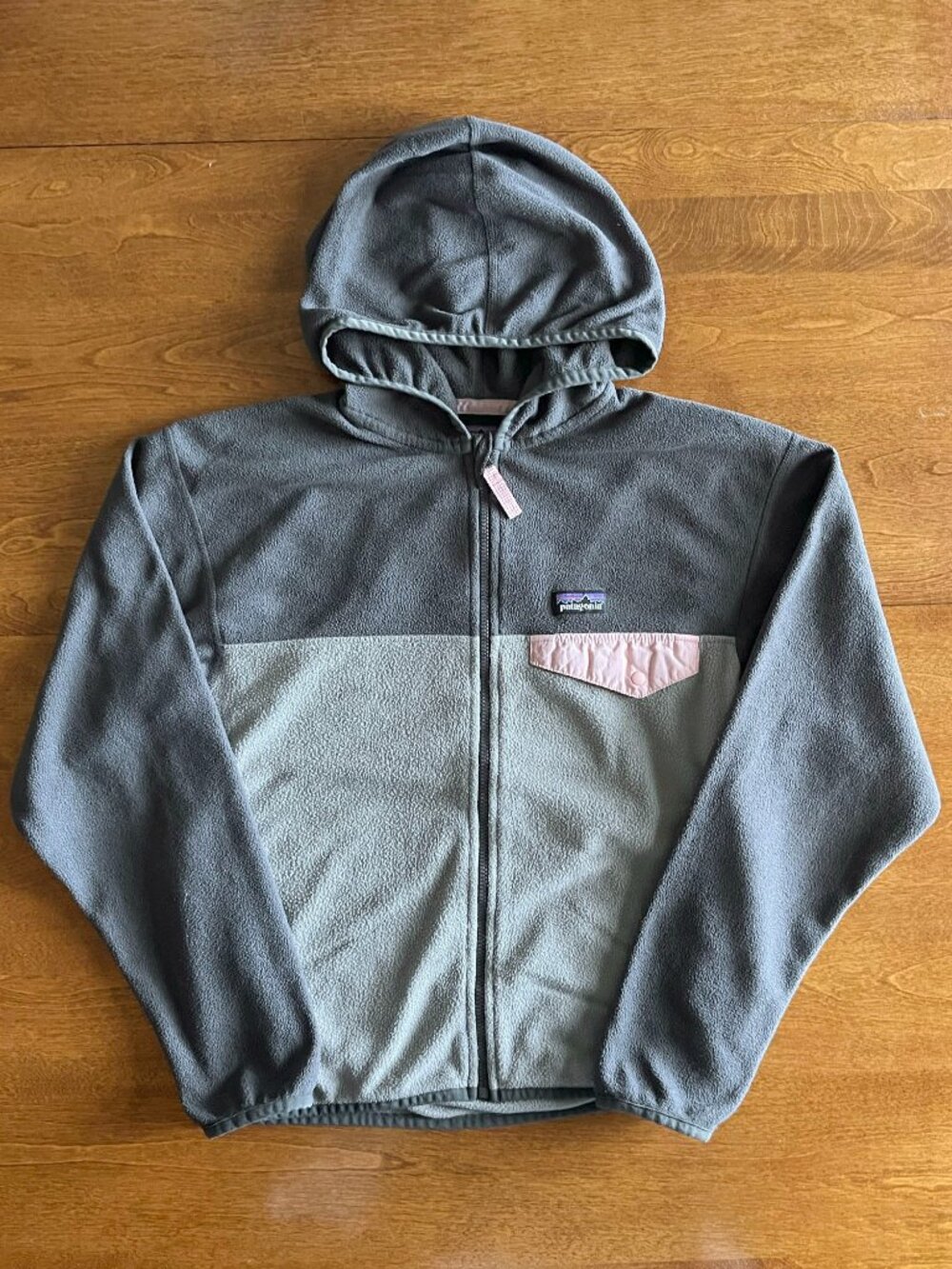 Patagonia gray and pink fleece hoodie L 12